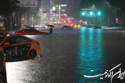 خیابان‌های سئول غرق در آب در پی بارش سیل‌آسای باران