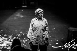 آزاده صمدی: تئاتر و سینما که پارک نیست!