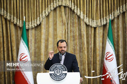 خاندوزی: برای رسیدن به توسعه، باید از اقتصاد سیاسی فاصله بگیریم