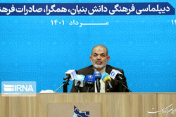 رایزنان فرهنگی به جای اثرپذیری از شرایط منطقه، به اثرگذاری در تحولات روی آورند