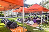 اقامه نماز در محوطه یک دانشگاه استرالیایی
