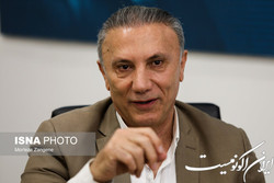 درخشان: خرید مهاجم معمولی پول دور ریختن است