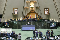 مجلس به دستگاه‌های متخلف در اجرای قانون تبدیل وضعیت فرزندان ایثارگران تذکر داد