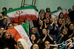 وزارت ورزش امکانات رفاهی را برای حضور بانوان و آقایان در ورزشگاه‌ها فراهم کند