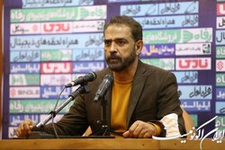 فیروز کریمی: داور بازی را بیشتر از اندازه حساس کرد