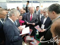 کتاب «معرفی صنایع دستی ایران» در نمایشگاه باکو رونمایی شد