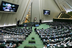 نمایندگان به بررسی لایحه متناسب سازی حقوق کارکنان دولت می‌پردازند