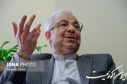 دیپلمات سخنی علنی و مورد سوءاستفاده دشمنان نمی‌گوید