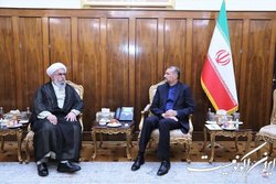 آمریکا می‌بایست سیاست یک بام و دوهوا را متوقف کند