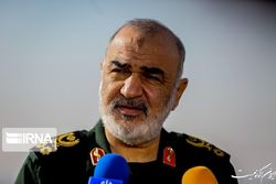 سرلشکر سلامی: جوانان پای انقلاب ایستاده اند