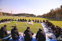 اتفاق‌های جالب تمرین تیم ملی؛ از صرف نهار در زمین چمن تا فکر کردن رو به آسمان! + تصاویر