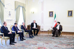 رئیسی: قاطع‌ترین پاسخ به راهبرد بی‌ثبات‌سازی آمریکا، همکاری کشورهای مستقل است