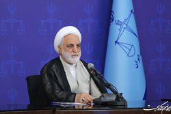 مسئولان قضایی از هر راهی برای کنترل بازار دارو به دولت کمک کنند