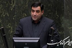 حسینی: گرانی و کمبود دارو مردم را رنج می‌دهد