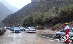 بارش باران و ایجاد ترافیک سنگین در جاده چالوس