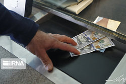 قیمت دلار در صرافی‌های بانکی ثابت ماند