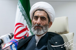 با دانشجویان و دانش آموزان باید حتما گفت‌وگوی جدی کنیم