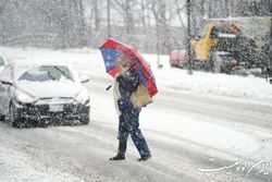 برف بخش‌های وسیعی از شمال شرق آمریکا را در تاریکی فرو برد