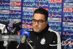 مربی ملوان: بد بودن کیفیت توپ، بهانه است