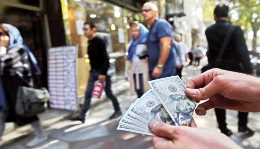 جنگ مال‌دار و بی‎‌‌مال در بازار ارز /قیمت دلار تا کجا می‌ریزد؟