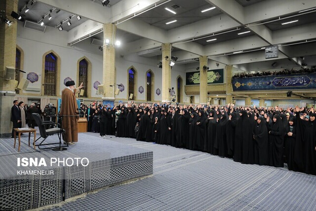 در دیدار امروز بانوان با رهبر انقلاب چه کسانی سخنرانی کردند؟