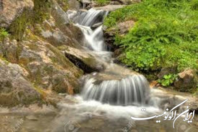 دانلود عکس/ آبشار و کوه‌های آلپن