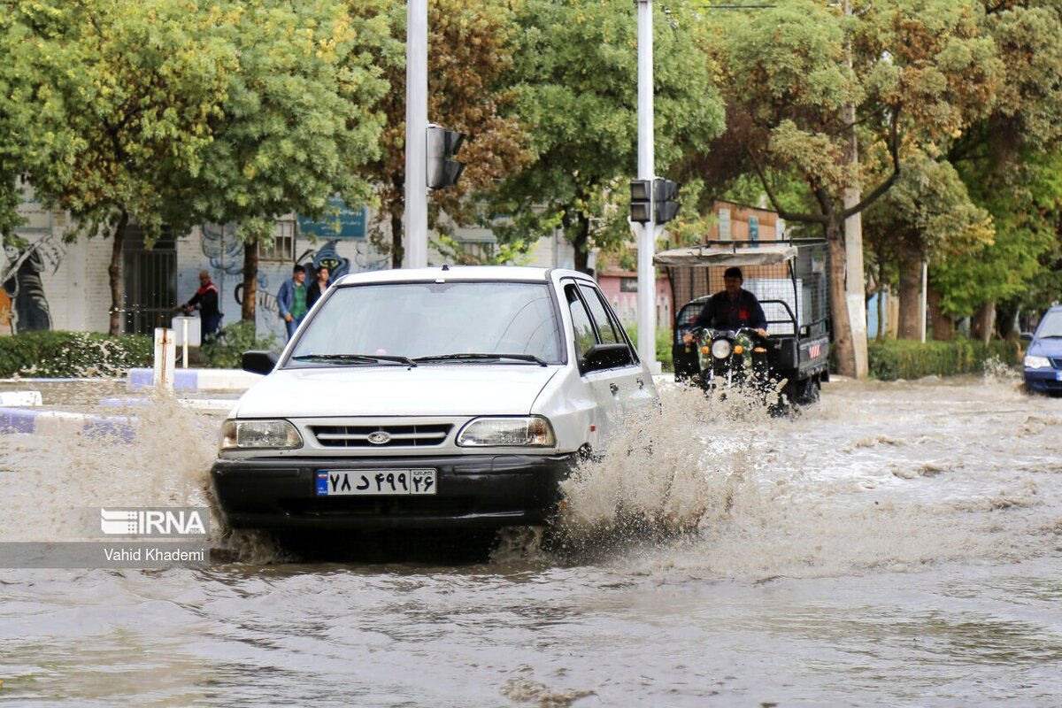 احتمال آبگرفتگی معابر و یخ زدگی جاده‌ها