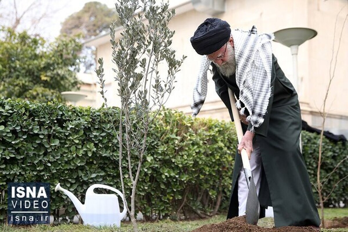 تشکر رهبر انقلاب از ملت ایران به خاطر حضور در پای صندوق‌های رأی