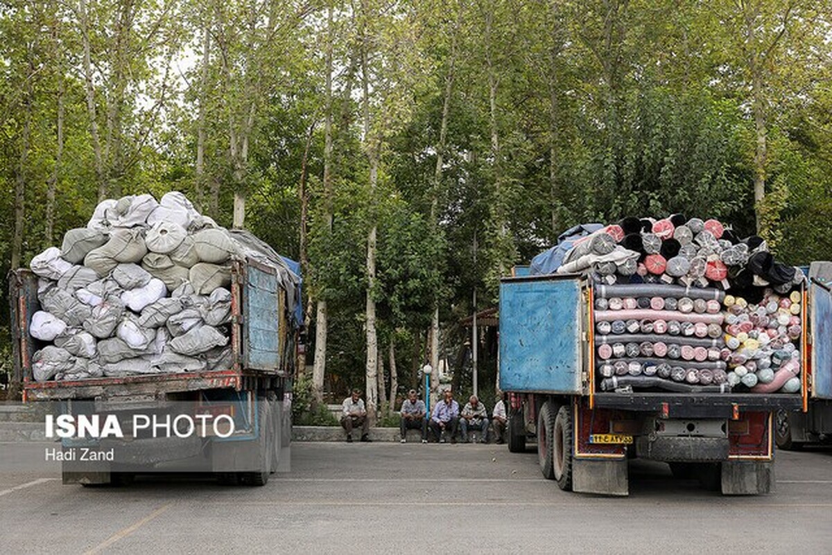 کشف انبار پوشاک قاچاق در تهران