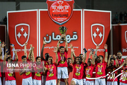 جام قهرمانی در دستان پرسپولیسی‌ها