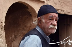 یک خواننده در بیمارستان