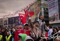 طرفداران اردوغان پیروزی او را جشن گرفته‌اند