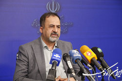 باید در زمینه جذب منابع از بیرون دانشگاه تلاش کنیم