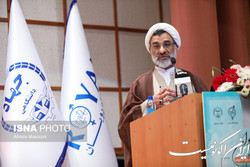 این‌که نفقه به عهده مردان است، نباید باعث سلب امتیازات حقوقی زنان کارمند شود