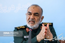 سردار سلامی: بانوانی که تحت تاثیر تبلیغات دشمن هستند، بازخواهند گشت
