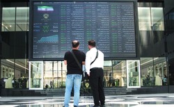 نگاه سهامداران به خودرویی ها