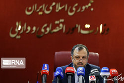خاندوزی: وزارت اقتصاد مالک بانک آینده نیست