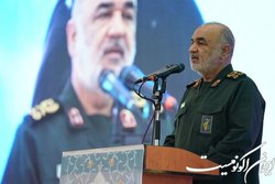 سرلشکر سلامی: اگر فضای بین ما و شما امنیتی بشود دست ما بازتر و عمر شما کوتاه‌تر می‌شود