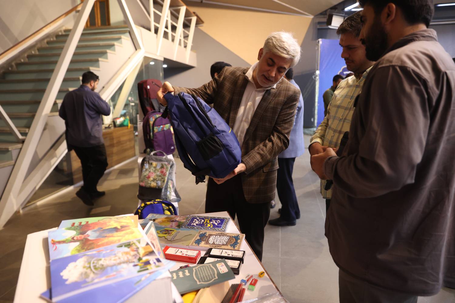 آغاز ششمین مرحله پویش مشق احسان / اهدای ۳۰۰ هزار بسته نوشتافزار به دانشآموزان مناطق محروم توسط ستاد اجرایی فرمان امام آغاز ششمین مرحله پویش مشق احسان / اهدای ۳۰۰ هزار بسته نوشتافزار به دانشآموزان مناطق محروم توسط ستاد اجرایی فرمان امام