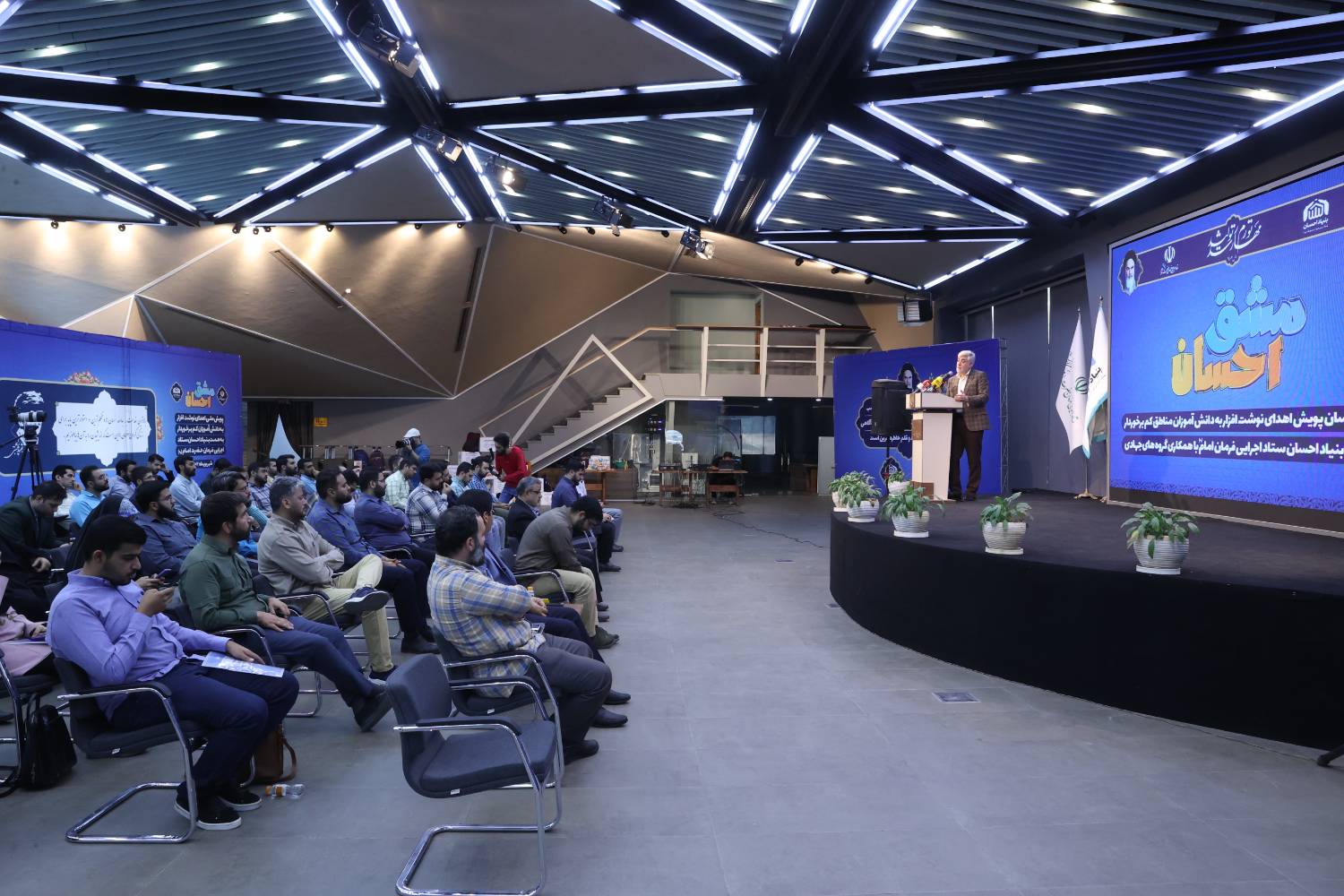 آغاز ششمین مرحله پویش مشق احسان / اهدای ۳۰۰ هزار بسته نوشتافزار به دانشآموزان مناطق محروم توسط ستاد اجرایی فرمان امام آغاز ششمین مرحله پویش مشق احسان / اهدای ۳۰۰ هزار بسته نوشتافزار به دانشآموزان مناطق محروم توسط ستاد اجرایی فرمان امام