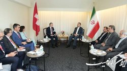 تاکید وزیر امور خارجه ایران بر گسترش همکاری‌ها با سوئیس