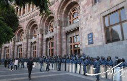 ادامه تظاهرات مخالفان پاشینیان در پایتخت ارمنستان