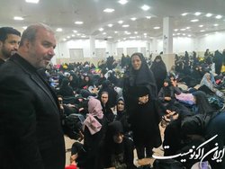 حضور آل‌صادق در یکی از موکب‌های راهپیمایی اربعین