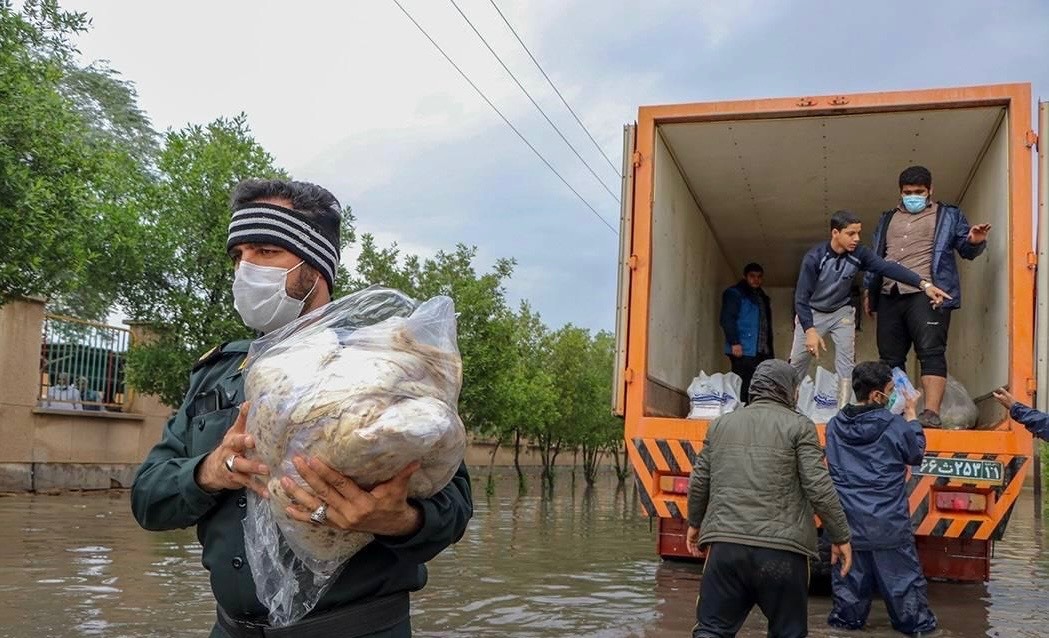 خدمت‌رسانی گروه‌های امدادی ستاد اجرایی فرمان امام در مناطق سیل زده گلستان