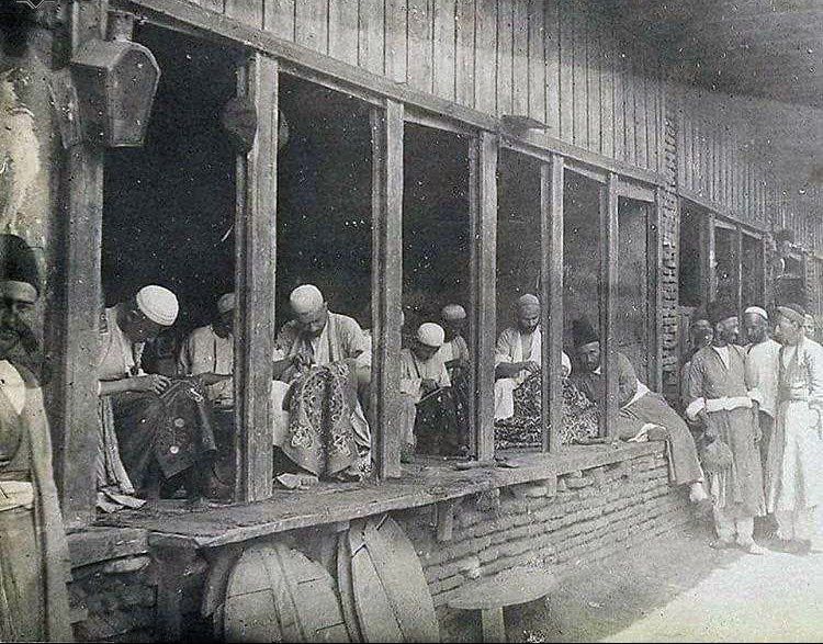 فروشگاه لباس و لوازم عروس در بازار تهران،سال ۱۳۵۳