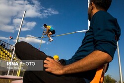 مبینی: آمده‌ام چوب امدادی را به فرد اصلح بدهم