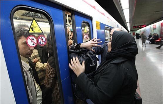 تجمع مردم در برخی ایستگاههای مترو امروز تجمع مردم در برخی ایستگاههای مترو امروز
