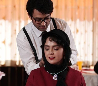 مرغ آمین وصف اوضاع سیاسی و اقتصادی جامعه است مرغ آمین وصف اوضاع سیاسی و اقتصادی جامعه است