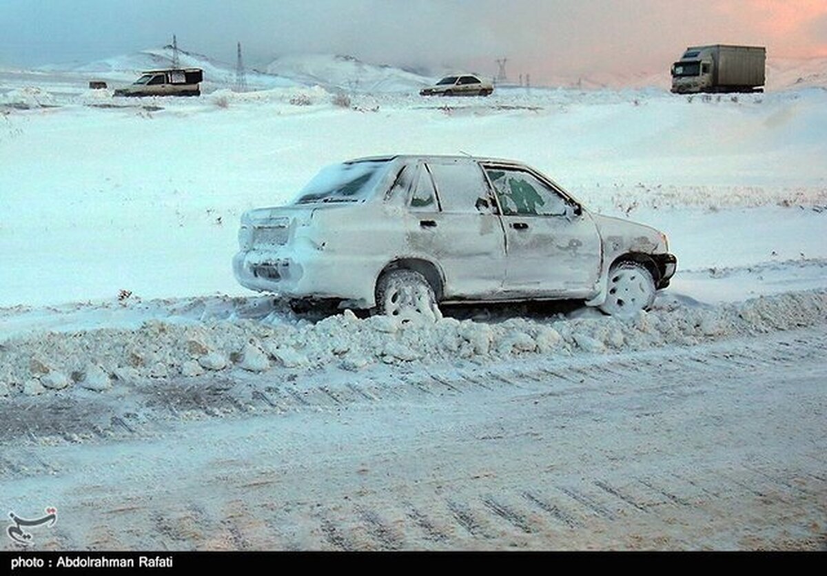 بارش برف و باران در جاده‌های ۵ استان کشور