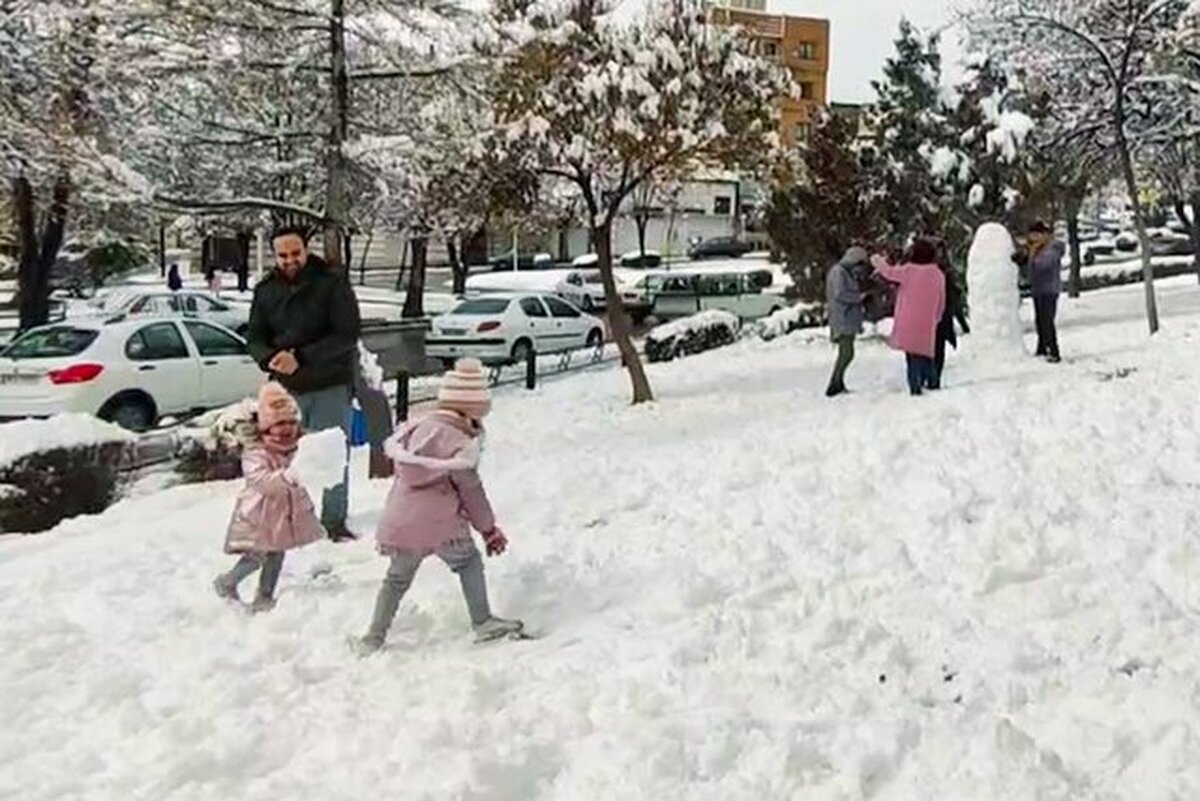 شادی کودکان ملایری در برف زمستانی